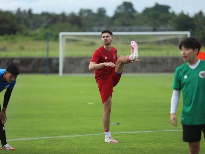 Sandy Walsh dalam pemusatan latihan timnas Indonesia jelang Piala AFF 2022.