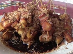 Gurih Juicy! Ini Sate Torpedo yang Konon Bikin Pria Greng Gurih Juicy! Ini Sate Torpedo yang Konon Bikin Pria Greng