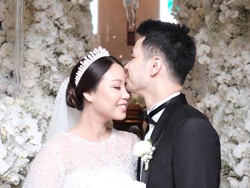 Malam Pertama Jess No Limit dan Sisca Kohl: Mari Kita Coba, Full Power