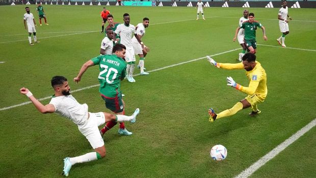 Soccer Football - FIFA World Cup Qatar 2022 - Group C - Saudi Arabia v Mexico - Lusail Stadium, Lusail, Qatar - November 30, 2022 Mexico's Henry Martin scores their first goal REUTERS/Matthew Childs
