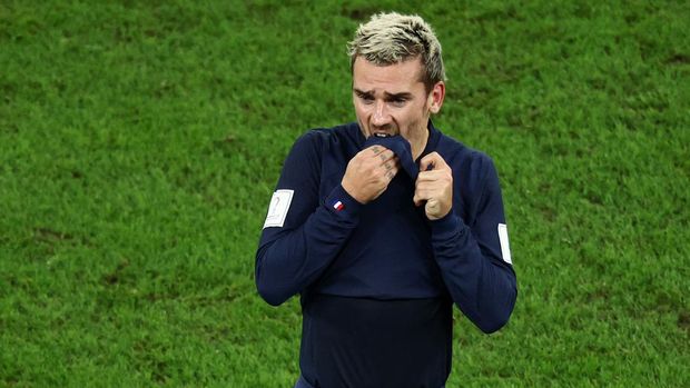 Soccer Football - FIFA World Cup Qatar 2022 - Group D - Tunisia v France - Education City Stadium, Al Rayyan, Qatar - November 30, 2022 France's Antoine Griezmann reacts after his goal is disallowed following a VAR review REUTERS/Marko Djurica