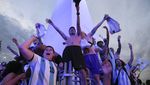 Suka Cita Suporter Argentina Usai Messi Cs Lolos 16 Besar Piala Dunia