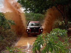 Mitsubishi Triton Besutan Rifat Sungkar Finis kelima di AXCR 2022