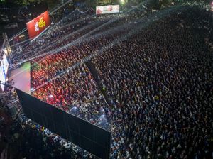 Tumpah Ruah Warga Bangladesh Nobar Argentina Vs Polandia Tumpah Ruah Warga Bangladesh Nobar Argentina Vs Polandia