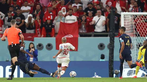 AL RAYYAN, QATAR - NOVEMBER 30: Wahbi Khazri of Tunisia scores a goal to make it 1-0 during the FIFA World Cup Qatar 2022 Group D match between Tunisia and France at Education City Stadium on November 30, 2022 in Al Rayyan, Qatar. (Photo by James Williamson - AMA/Getty Images)