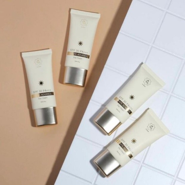 Viva White Advance SPF 30 merupakan produk terbaru dari Viva Cosmetics berfungsi untuk melindungi kulit dari paparan sinar matahari
