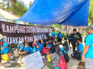Tuntut Kunci Hunian, Warga Kampung Bayam Bangun Tenda di Balai Kota DKI