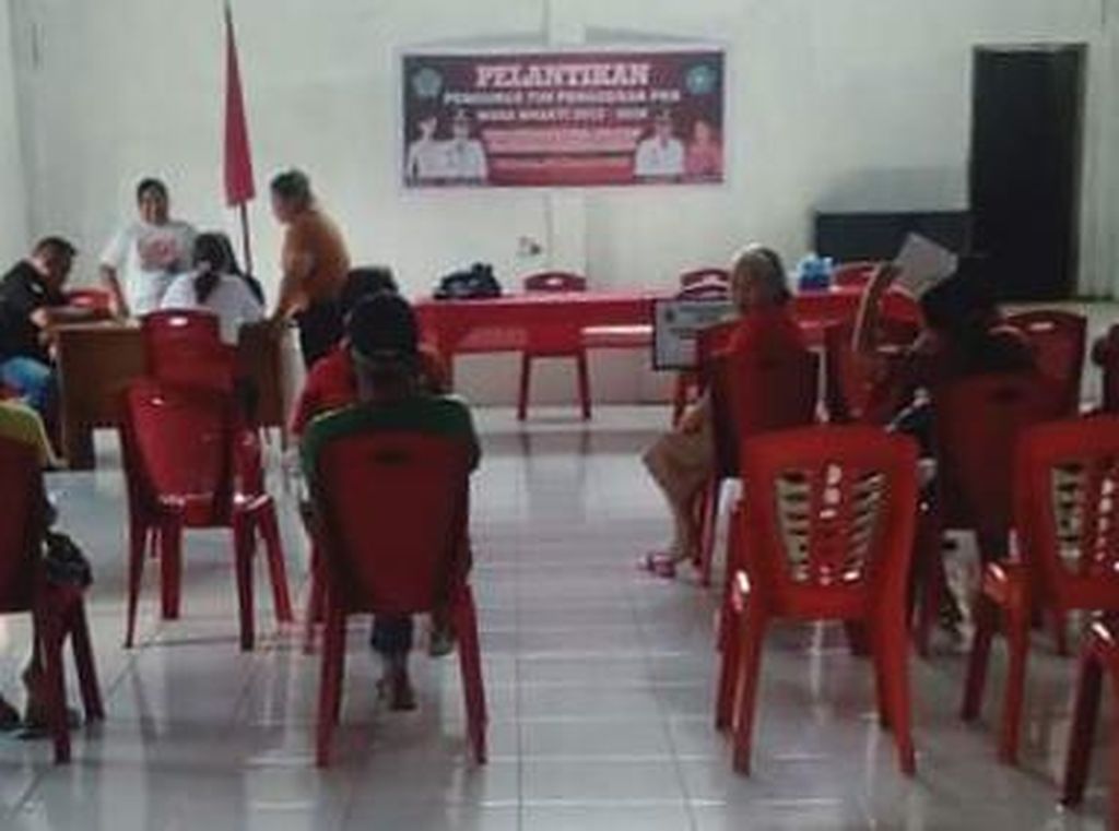 Sikap Berlebihan Kades Minut Coret Penerima BLT yang Tak Pasang Umbul-umbul Sikap Berlebihan Kades Minut Coret Penerima BLT yang Tak Pasang Umbul-umbul