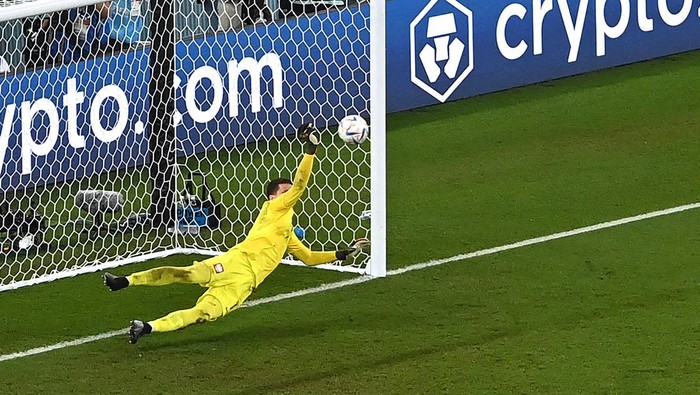 Polands goalkeeper #01 Wojciech Szczesny (L) saves the penalty shot by Argentinas forward #10 Lionel Messi (top R) during the Qatar 2022 World Cup Group C football match between Poland and Argentina at Stadium 974 in Doha on November 30, 2022. (Photo by Glyn KIRK / AFP) (Photo by GLYN KIRK/AFP via Getty Images)