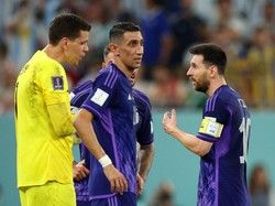 Dihukum Penalti, Szczesny Kalah Taruhan dengan Messi