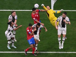 Skor 1-0 bertahan hingga jeda.