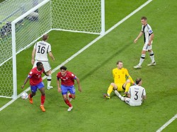 Di babak kedua, Kosta Rika bangkit dan menyamakan kedudukan di menit ke-58. Lewat sebuah serangan, sundulan Kendall Waston yang berhasil diblok Neuer, namun bola liar berhasil disambar Yeltsin Tejeda untuk menjebol gawang Jerman.