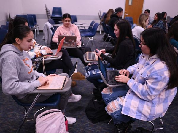 Potret Orientasi Mahasiswa Baru di Kampus AS