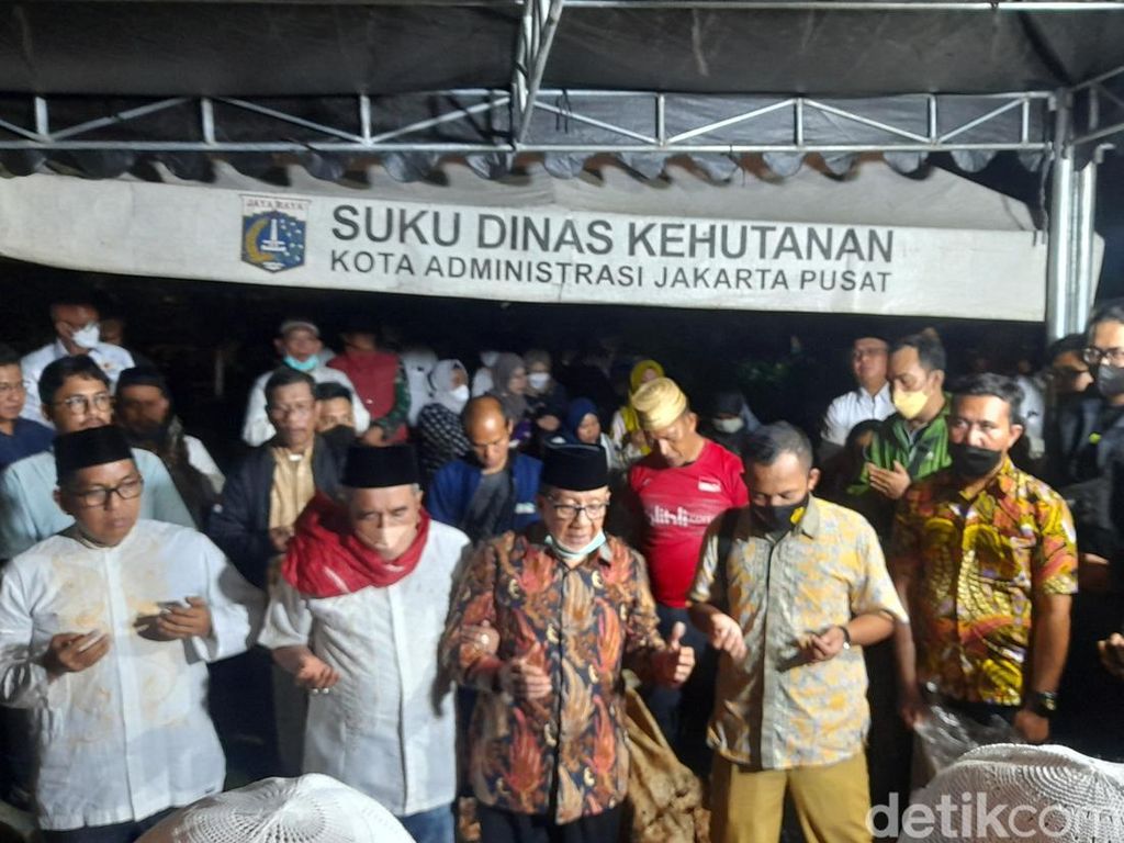Akbar Tandjung hingga Riza Patria Hadiri Pemakaman Ferry Mursyidan