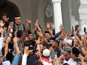 Anies Teken Petisi Dukungan Jadi Presiden di Masjid Baiturrahman