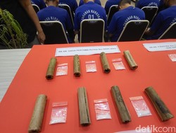 Modus Pengedar di Sukabumi Selipkan Sabu di Bilah Bambu