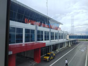 Kepala Bandara Haluoleo Kendari Diduga Intimidasi Wartawan Saat Liput OTT KPK Kepala Bandara Haluoleo Kendari Diduga Intimidasi Wartawan Saat Liput OTT KPK