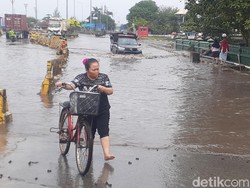 Suasana Terkini Banjir Rob Pelabuhan Tanjung Emas Semarang, Air Mulai Surut