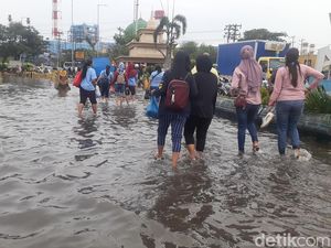 BMKG soal Banjir Rob Pelabuhan Semarang: Air Pasang-Curah Hujan Tinggi