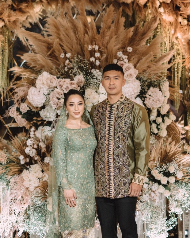 Foto: instagram.com/didietmaulana Kebaya pertunangan Nikita Willy/