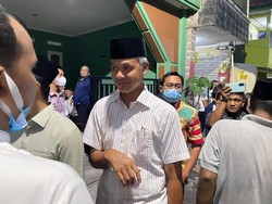 Melayat ke Rumah Duka, Ganjar Kenang Ferry Mursyidan Sosok Baik