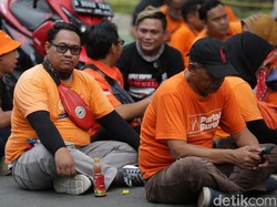 Massa Aksi Buruh Sudah Mulai Berkumpul di Depan Balai Kota DKI