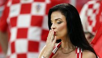 Potret Liburan Ivana Knoll, Suporter Kroasia Paling Hot di Piala Dunia