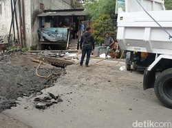 Jalan Cibolerang Bandung Ditutup Sementara gegara Ambles