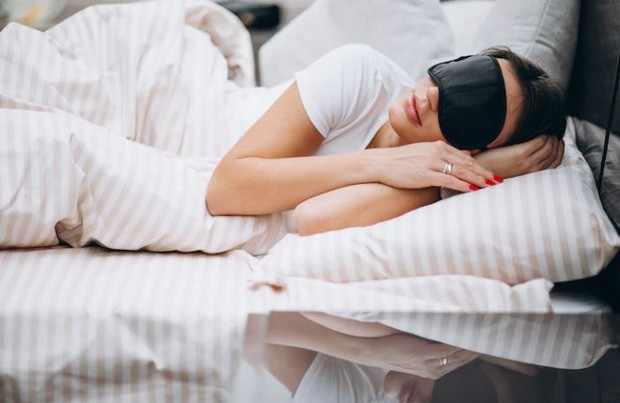 Perempuan tertidur lelap