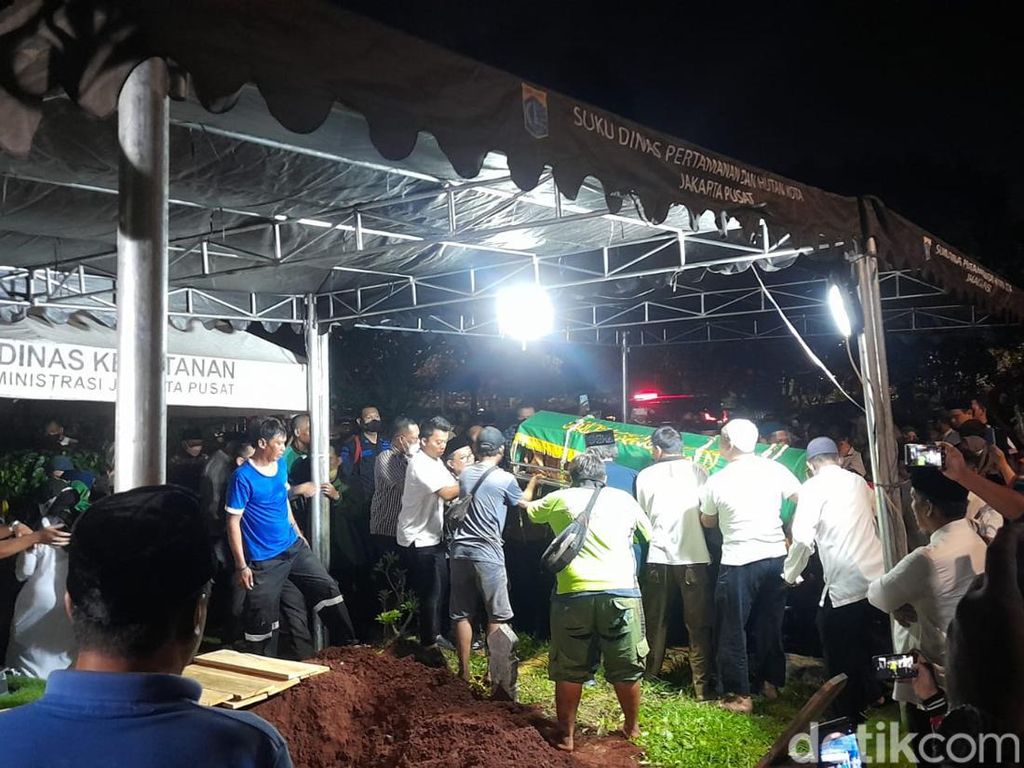 Jenazah Ferry Mursyidan Baldan Tiba di TPU Karet Bivak