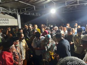 Lantunan Tahlil Iringi Pemakaman Ferry Mursyidan Baldan di TPU Karet Lantunan Tahlil Iringi Pemakaman Ferry Mursyidan Baldan di TPU Karet