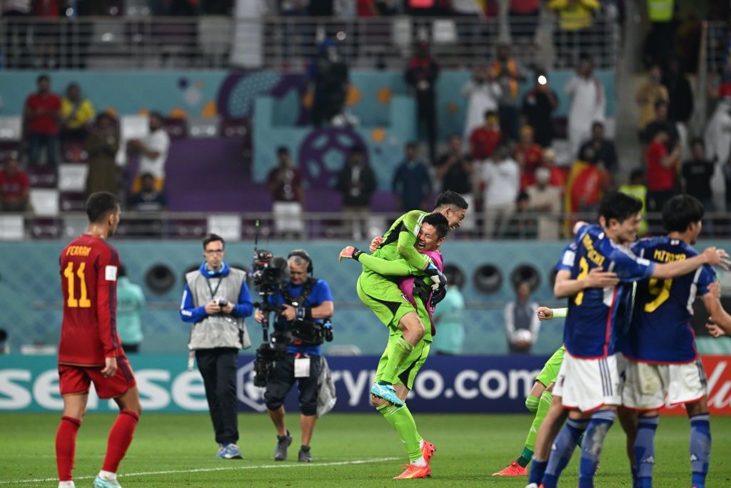 DOHA, QATAR - DECEMBER 01: Players of Japan celebrate after the FIFA World Cup Qatar 2022 Group E match between Japan and Spain at Khalifa International Stadium in Doha, Qatar on December 01, 2022. (Photo by Salih Zeki Fazlioglu/Anadolu Agency via Getty Images)