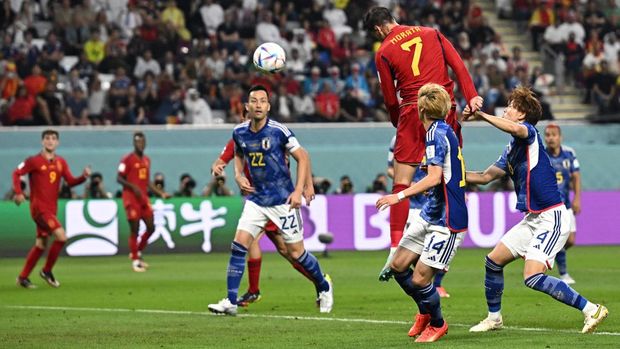 Soccer Football - FIFA World Cup Qatar 2022 - Group E - Japan v Spain - Khalifa International Stadium, Doha, Qatar - December 1, 2022 Spain's Alvaro Morata scores their first goal REUTERS/Dylan Martinez
