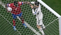 Kai Havertz mencetak dua gol ke gawang Kosta Rika saat Jerman menang 4-2. Di antaranya, ada pula insiden ini. Foto: AFP via Getty Images/FRANCOIS-XAVIER MARIT