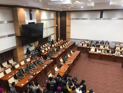 Kapolri Masuk ke Komisi I DPR Ikut Dengarkan Hasil Uji Calon Panglima TNI