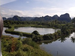 Menjajal Kereta Pertama di Sulawesi, Pemandangannya Bukan Main!