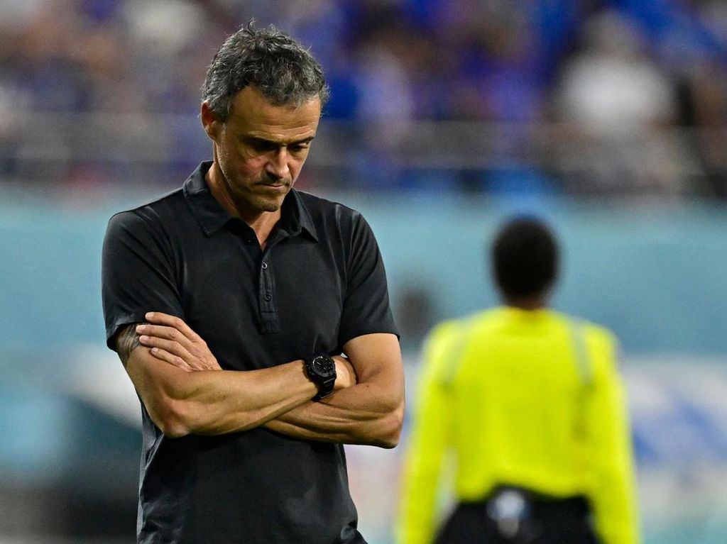 Luis Enrique Mundur dari Spanyol Luis Enrique Mundur dari Spanyol