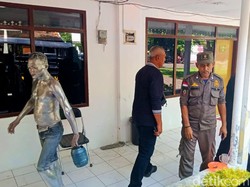 Tak Kapok, Manusia Silver Banyuwangi yang Pernah Tertangkap Kembali Diciduk