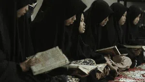 Mengintip Keseharian Santriwati Penghafal Alquran di Rumah Tahfiz Al Kautsar Mengintip Keseharian Santriwati Penghafal Alquran di Rumah Tahfiz Al Kautsar