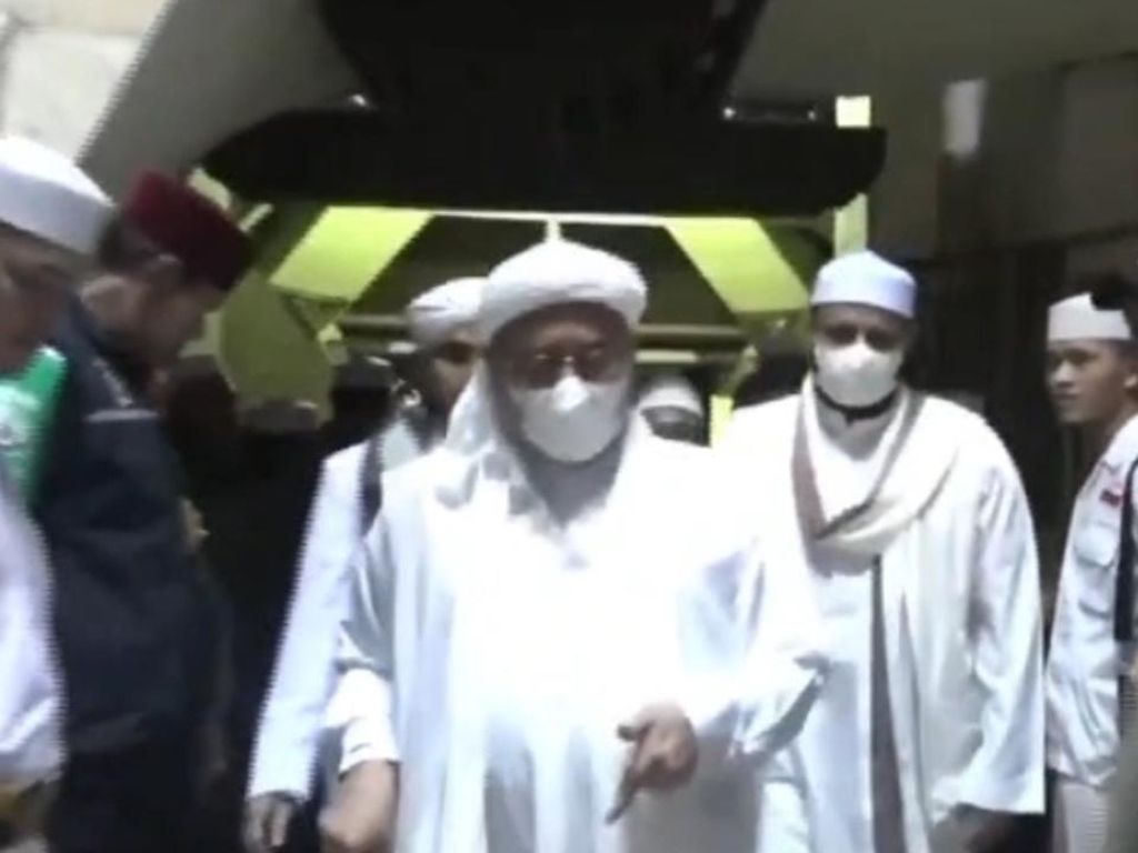 Momen Kedatangan Habib Rizieq di Masjid At-Tin, Hadiri Reuni 212