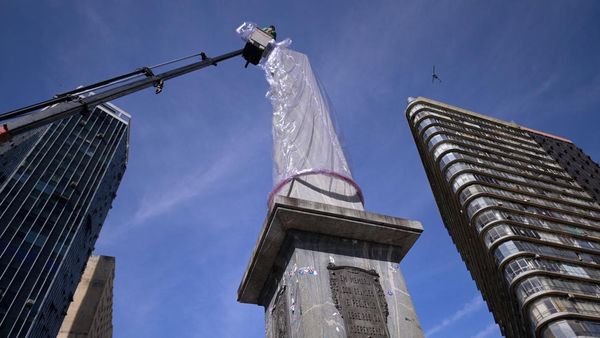 Penampakan Tugu di Brasil Ditutup Kondom, Ada Apa?