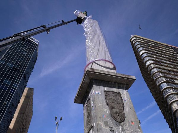 Penampakan Tugu di Brasil Ditutup Kondom, Ada Apa?