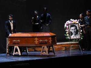 Aksi Reza Rahadian hingga Kelly Tandiono di Panggung Setelah Lewat Djam Malam Aksi Reza Rahadian hingga Kelly Tandiono di Panggung Setelah Lewat Djam Malam