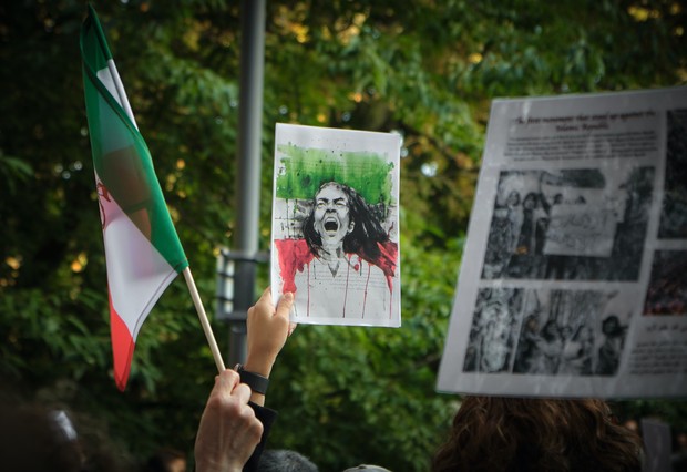 Represifitas yang diterima atas dukungan kepada Mahsa Amini/ pexels.com/ Artin Bakhan