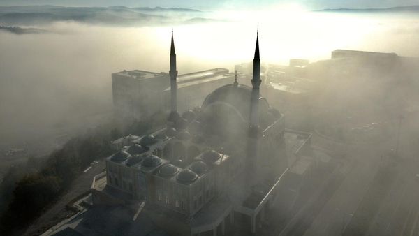 Detik-detik Menakjubkan Saat Dataran Turki Berselimut Kabut