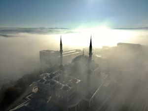 Detik-detik Menakjubkan Saat Dataran Turki Berselimut Kabut