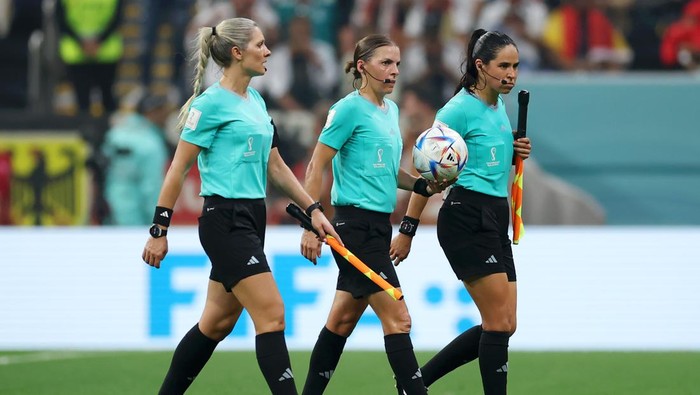 AL KHOR, QATAR - DECEMBER 01: Referees Neuza Ines Back, Stephanie Frappart and Karen Diaz Medina walk off the pitch after the first half during the FIFA World Cup Qatar 2022 Group E match between Costa Rica and Germany at Al Bayt Stadium on December 01, 2022 in Al Khor, Qatar. (Photo by Alex Grimm/Getty Images)