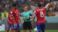 Piala Dunia untuk pertama kalinya dipimpin wasit perempuan. (Amin Mohammad Jamali/Getty Images)