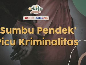 Orang Tua Sebagai Pintu Pertama Anak Menjadi Dewasa Orang Tua Sebagai Pintu Pertama Anak Menjadi Dewasa
