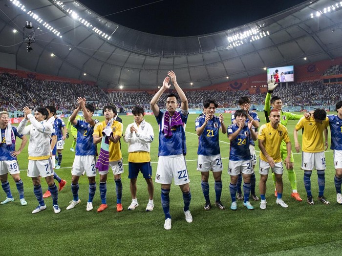 DOHA, QATAR - DECEMBER 01: Japan players celebrate winning the group as they applaud their fans at the end of the FIFA World Cup Qatar 2022 Group E match between Japan and Spain at Khalifa International Stadium on December 1, 2022 in Doha, Qatar. (Photo by Sebastian Frej/MB Media)